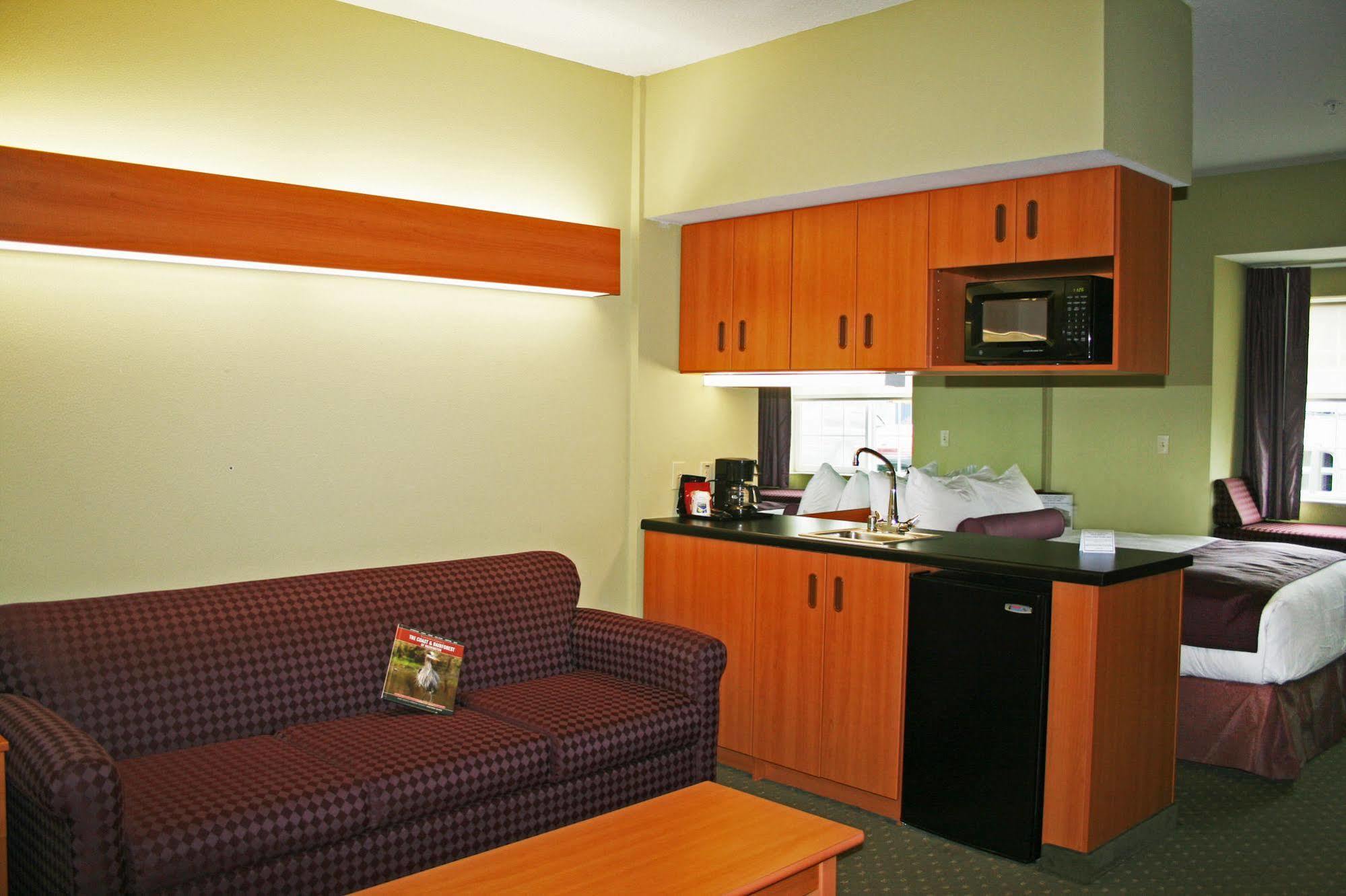 Stay Beyond Inn & Suites Elma Bagian luar foto